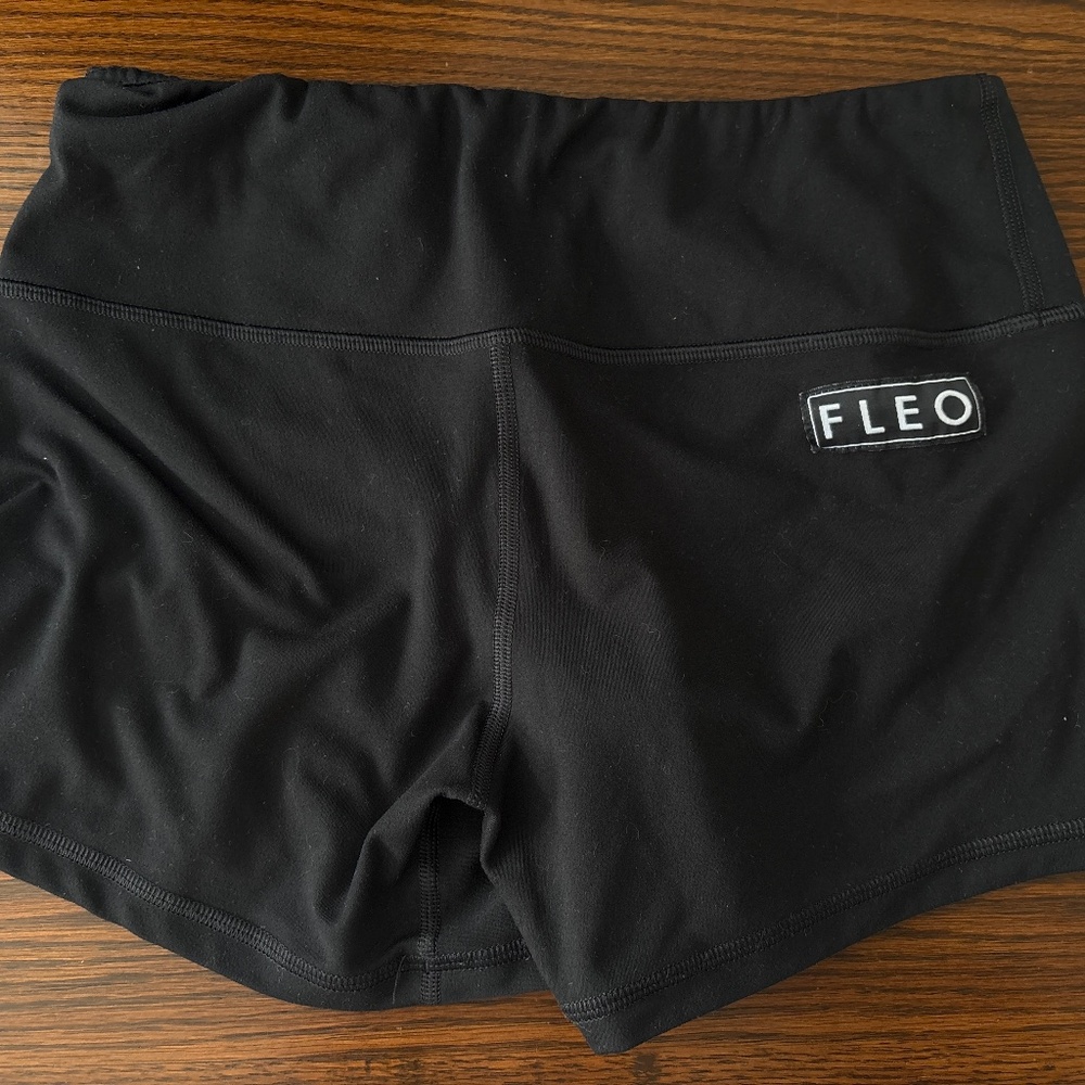 FLEO Black Midrise 3” shorts, medium